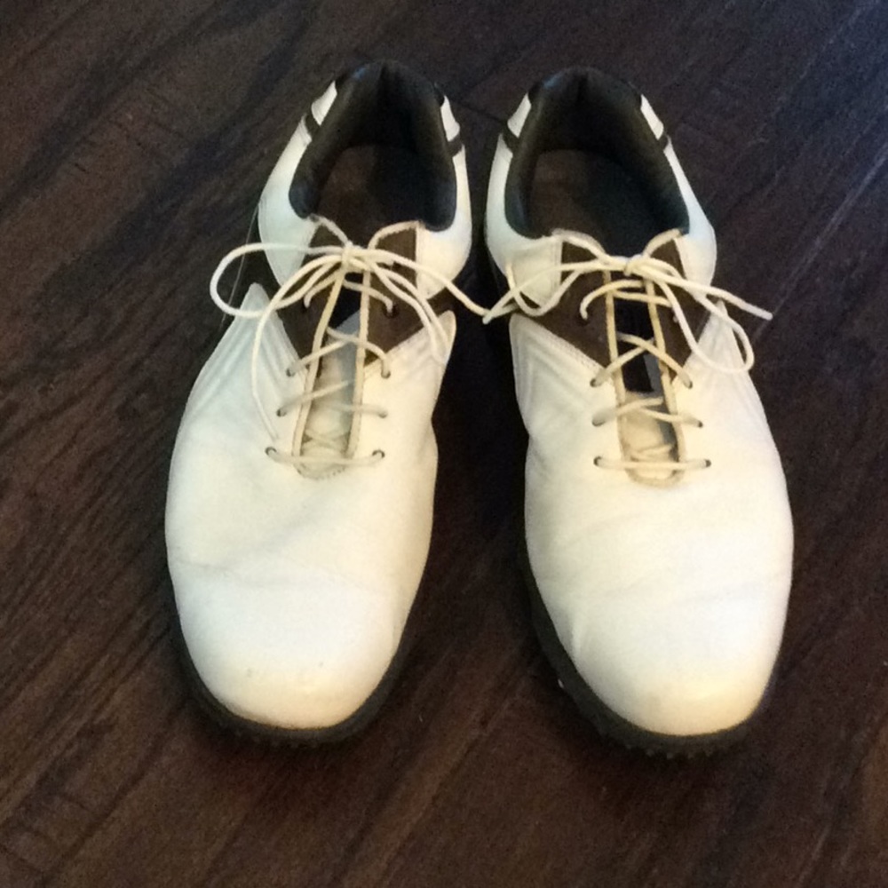 Men’s golf shoes